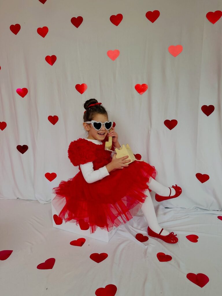 Beylikdüzü anaokulu Havalı Minikler’de özel gün etkinliğinde eğlenen çocuk