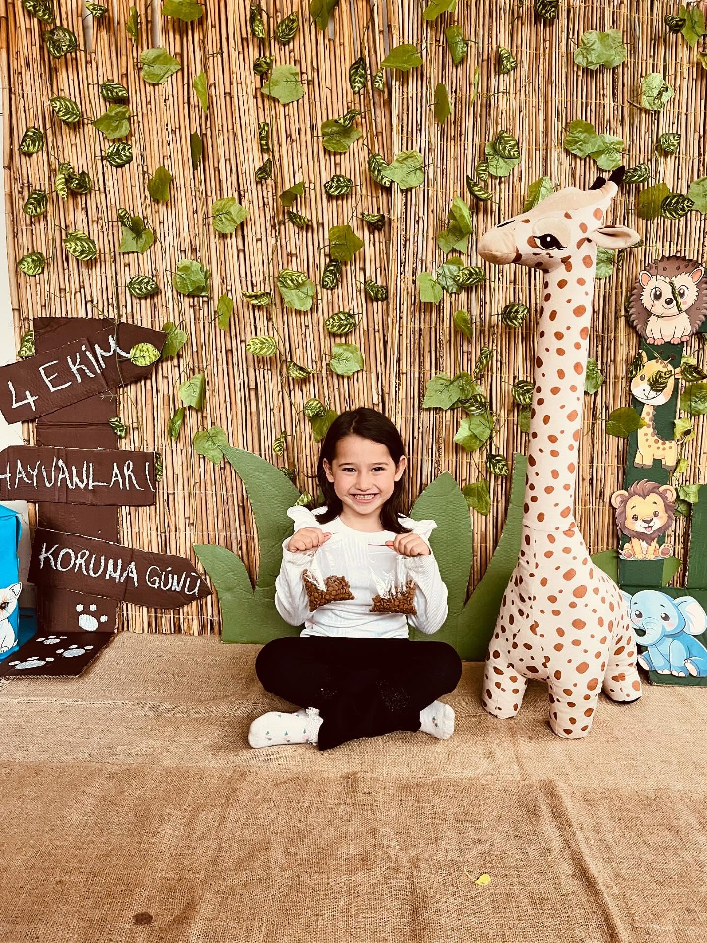 Beylikdüzü anaokulu Havalı Minikler’de hayvanlar temalı eğitici etkinliğe katılan çocuk